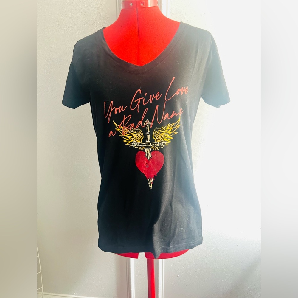 Bon Jovi You Give Love Bad Name Winged Heart Dagger Logo V-Neck Tee Large